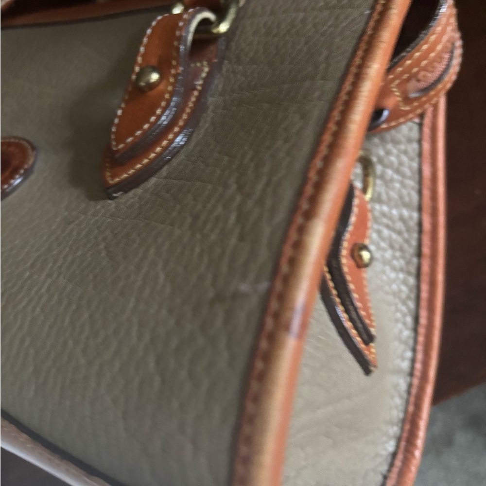 Vintage Dooney & Bourke Green and Tan Handbag - Picture 3 of 7